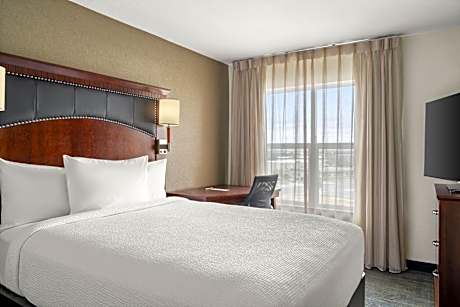 One-Bedroom King Suite with Sofa Bed - Hearing Accessible