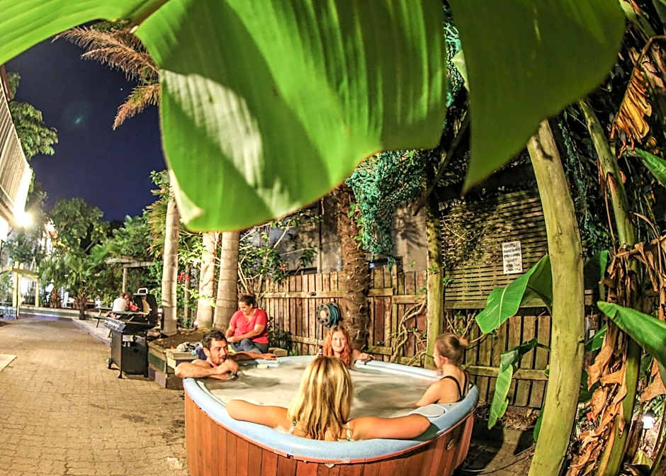 Centabay Lodge and Backpackers