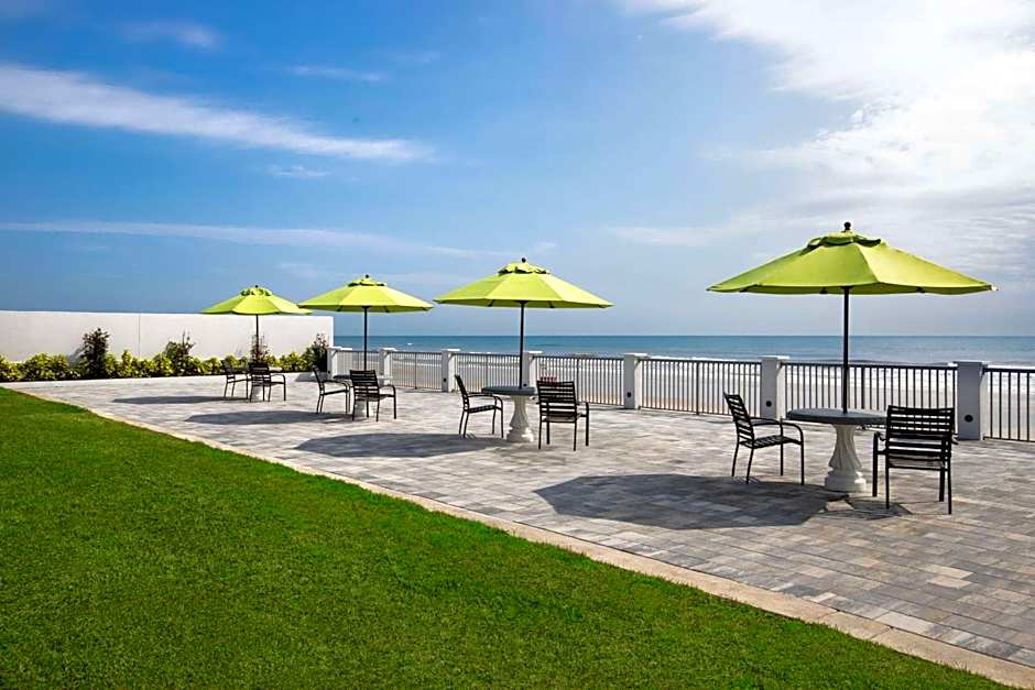 La Quinta Inn & Suites by Wyndham Oceanfront Daytona Beach