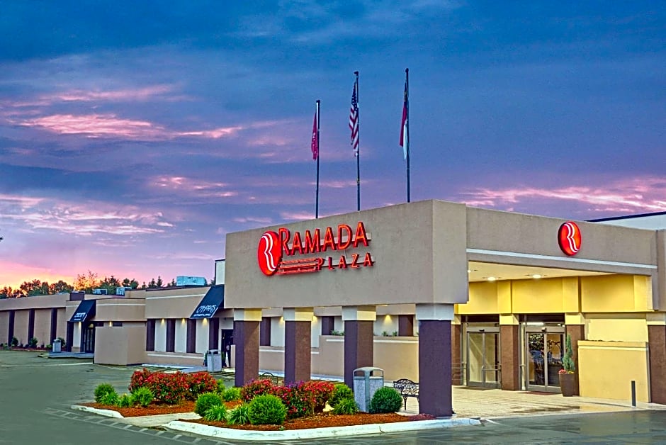 Ramada Plaza Charlotte/s End