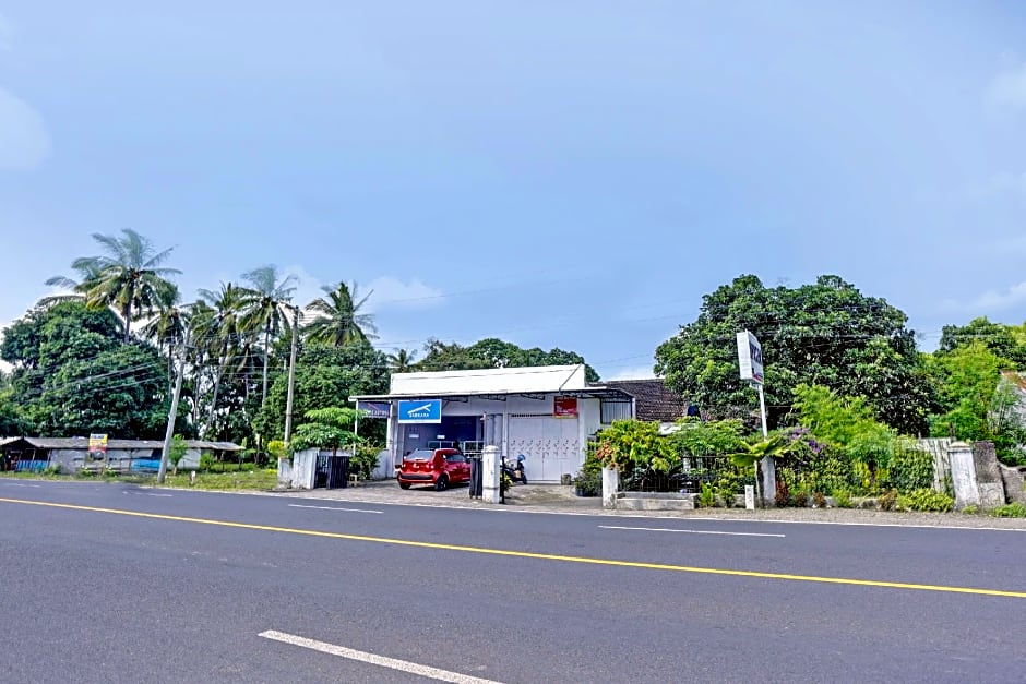 OYO Life 92937 Kost Putri Sarkara Syariah