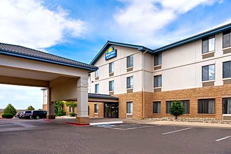 Days Inn & Suites by Wyndham Denver International Airport
