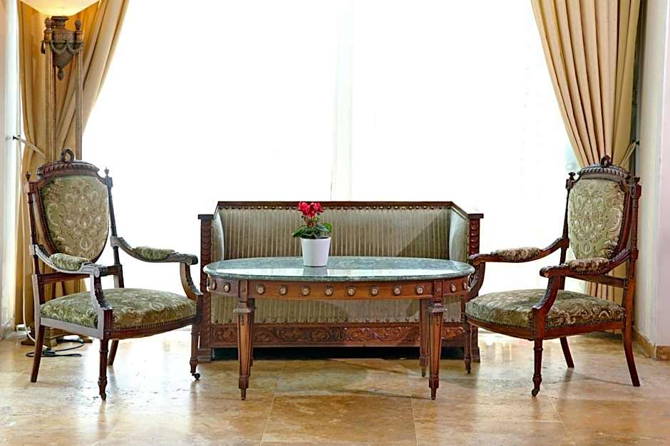 The Seasons Hotel -Studio & Suite