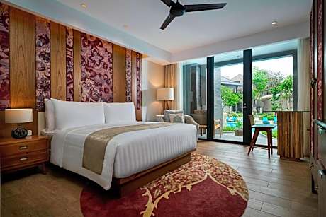 King Guest Room with Balcony