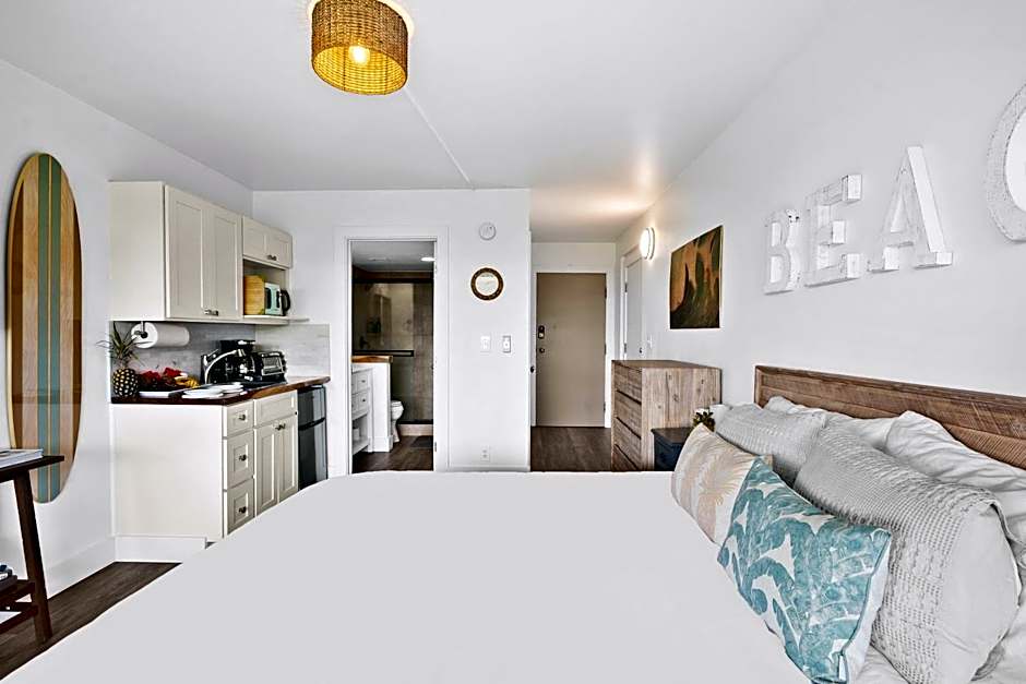 Prime Location! Walk to Beach, Shops & Dining!