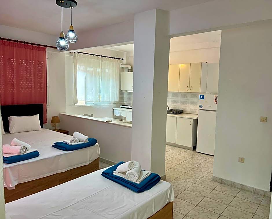 PELEKAN rooms and apartments athina 11