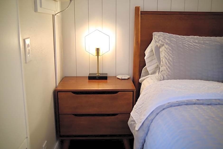 Mid-Century Gem w/King