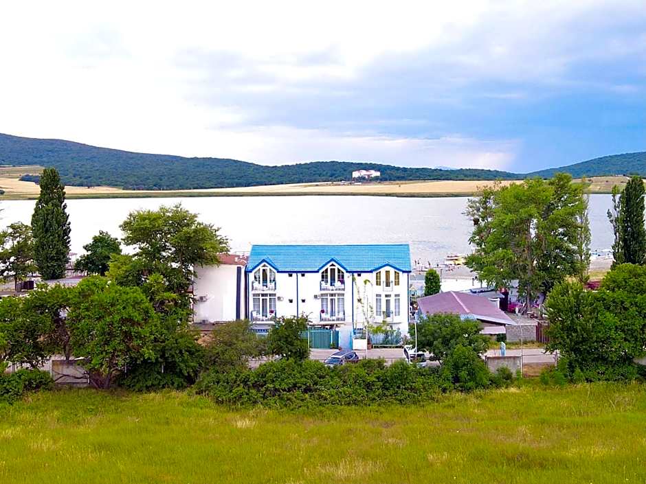 Laguna Beach Club Bazaleti Lake