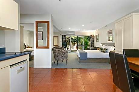 Family Room with Garden View
