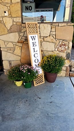 Golden Arrow Motel