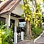 Tok Little Hut