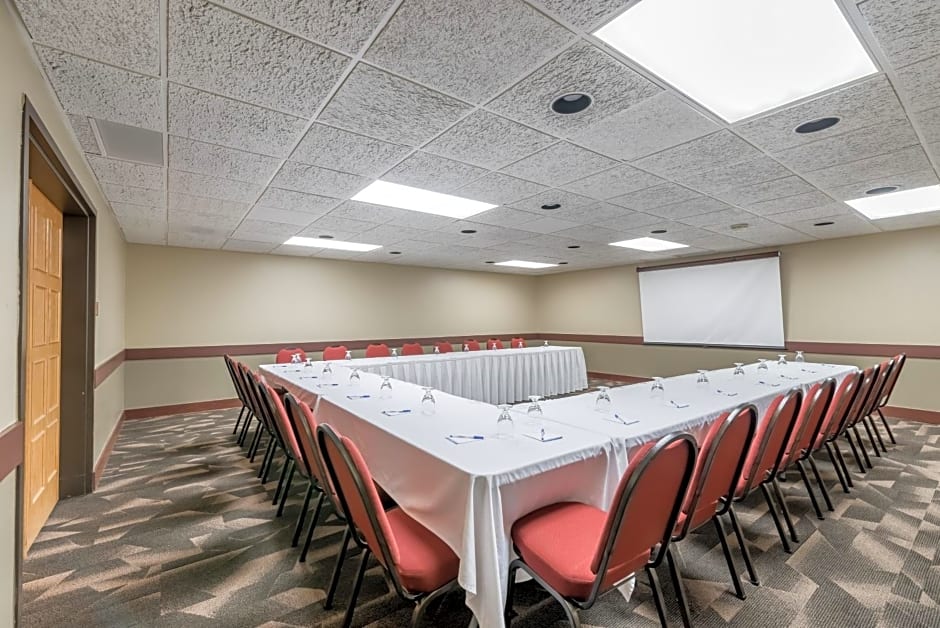 Ramada by Wyndham Fargo