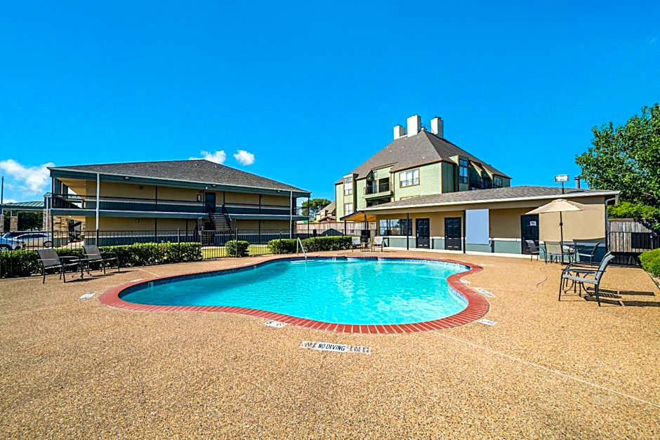 Quality Inn & Suites Garland