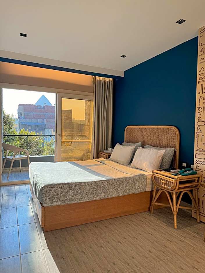 Jimmy Pyramids Hotel