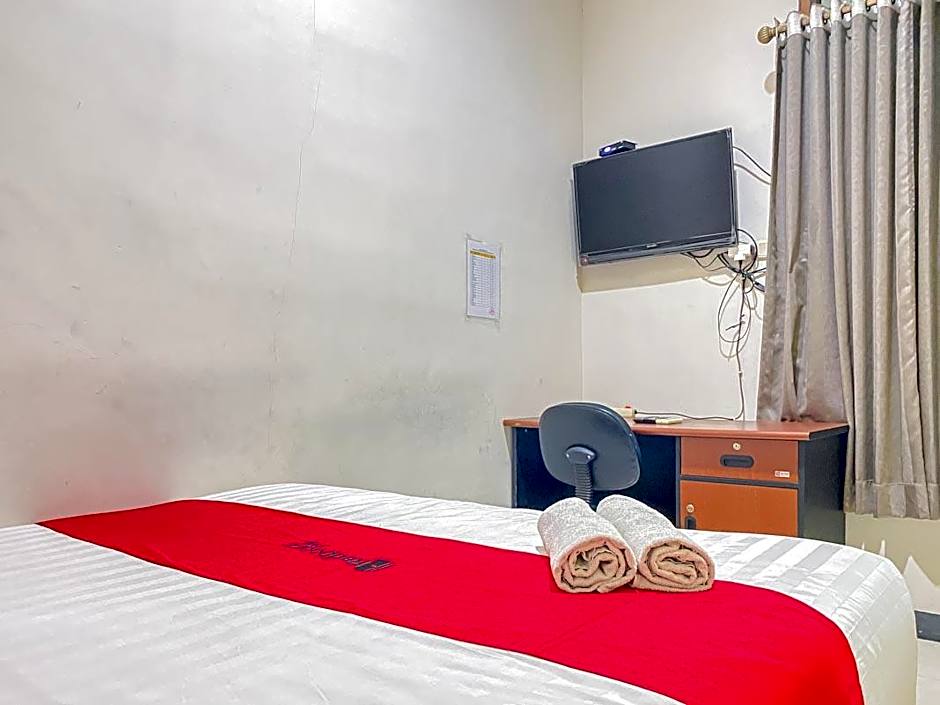 RedDoorz Near Taman Flora – Surabaja, IL