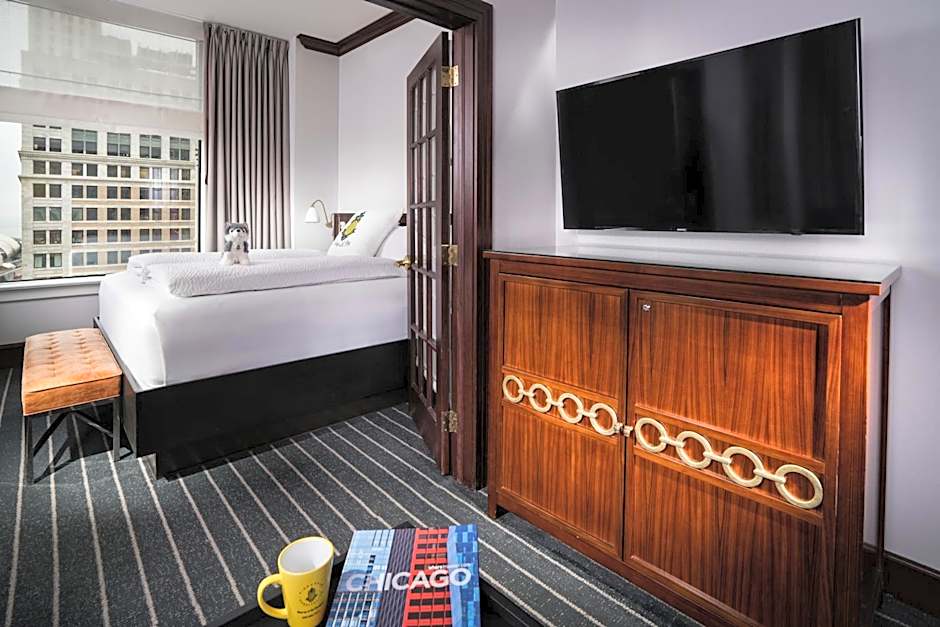 Staypineapple, An Iconic Hotel, The Loop