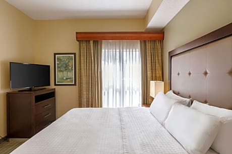 2 Bedrm Ste 1 King/1king 2 Bath Hearing Acc Ns Vis Firealrm/door/phn Alrt-ktchn-sofabd Free Wifi-dai