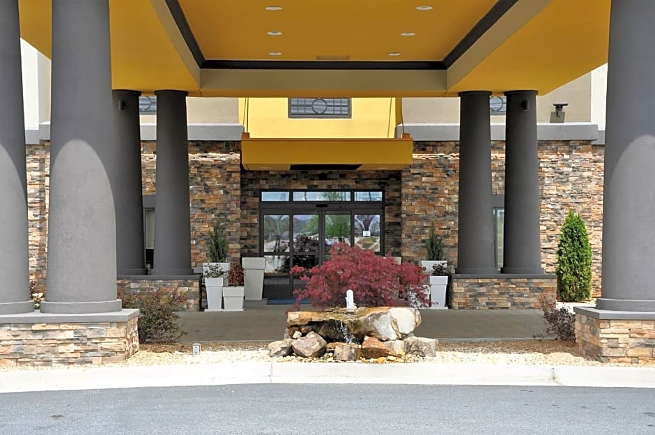 Holiday Inn Express Hotel & Suites Perry-National Fairground Area