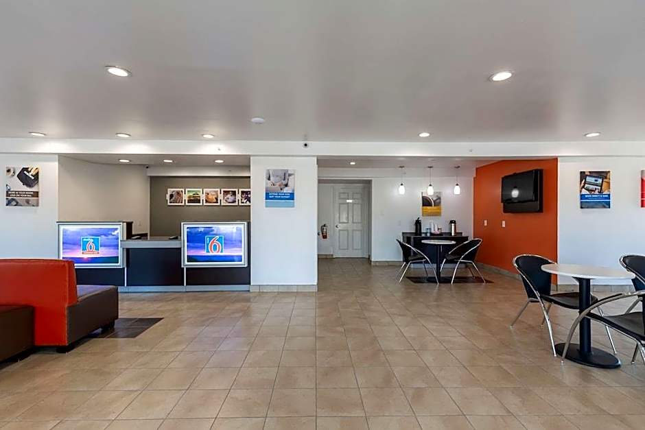 Motel 6-Bryan, TX - University Area