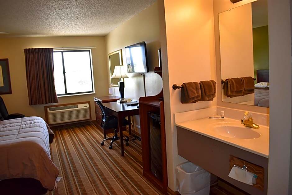 Heartland Hotel & Suites