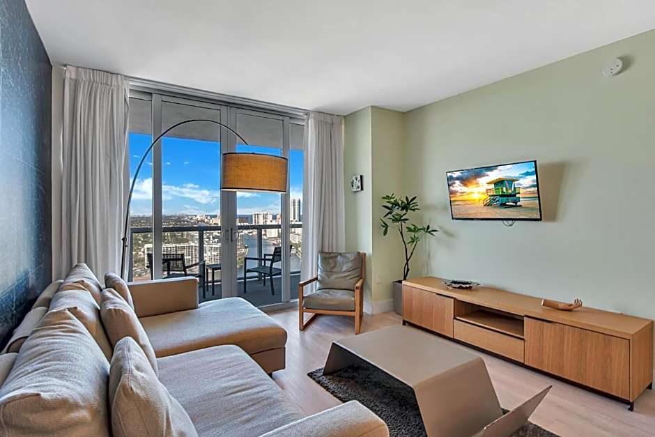 Water View Building With Pool - 5-Min Walk To The Beach