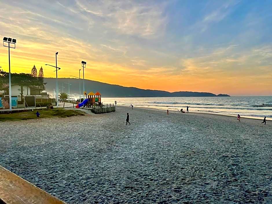 B119 - Apto para 06 pessoas perto do mar em Bombas