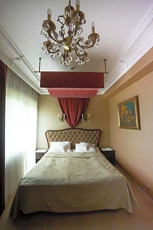 Studio Apartment with King Bed