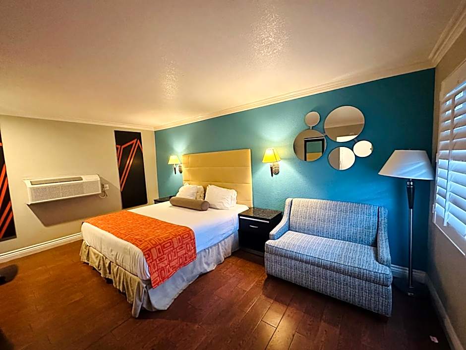 Casa Blanca Hotel & Suites Orange SR-55 Freeway, Near Honda Center, Chapman University, Disneyland