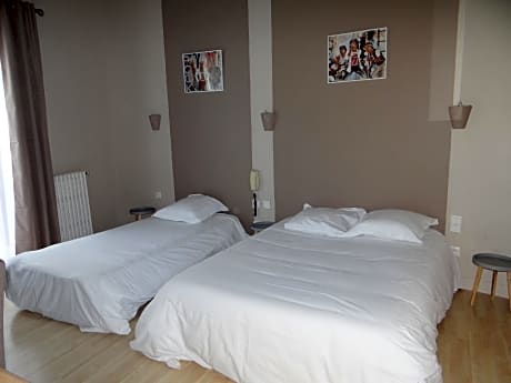 Triple-Supérieure-Salle de bain-Vue sur Rue