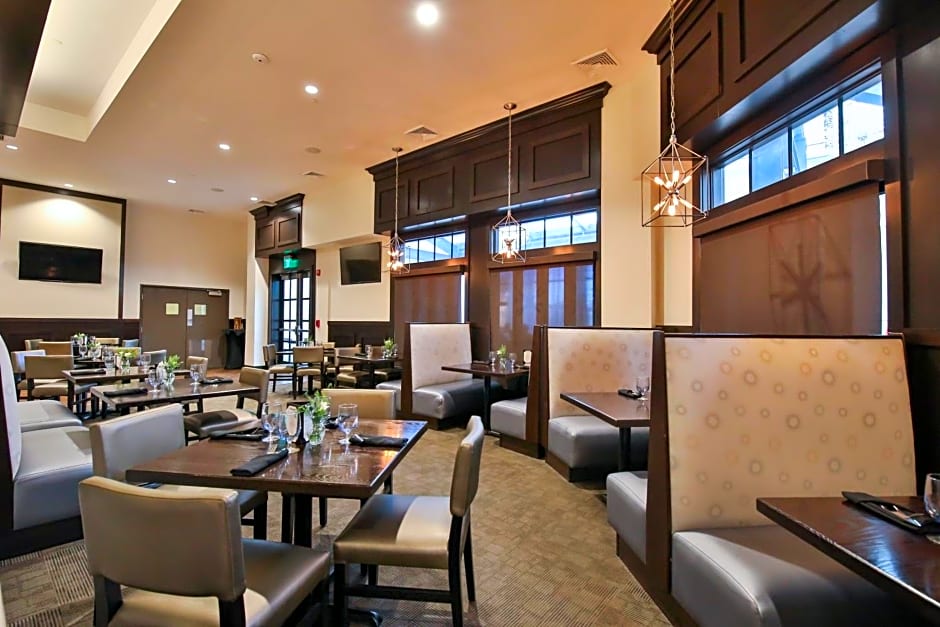 Crowne Plaza Providence-Warwick (Airport) by IHG