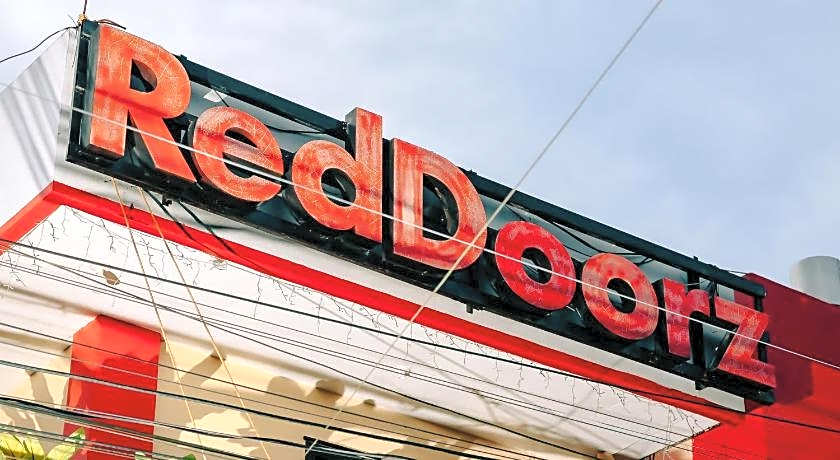 RedDoorz near Mariners Legazpi