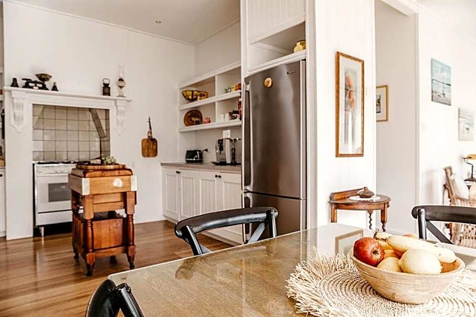 Edge17 Waterfront Apartment, plus Cottage with Garden View - Port Fairy