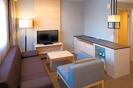 Deluxe Twin Room with Sofa Bed - Non-Smoking