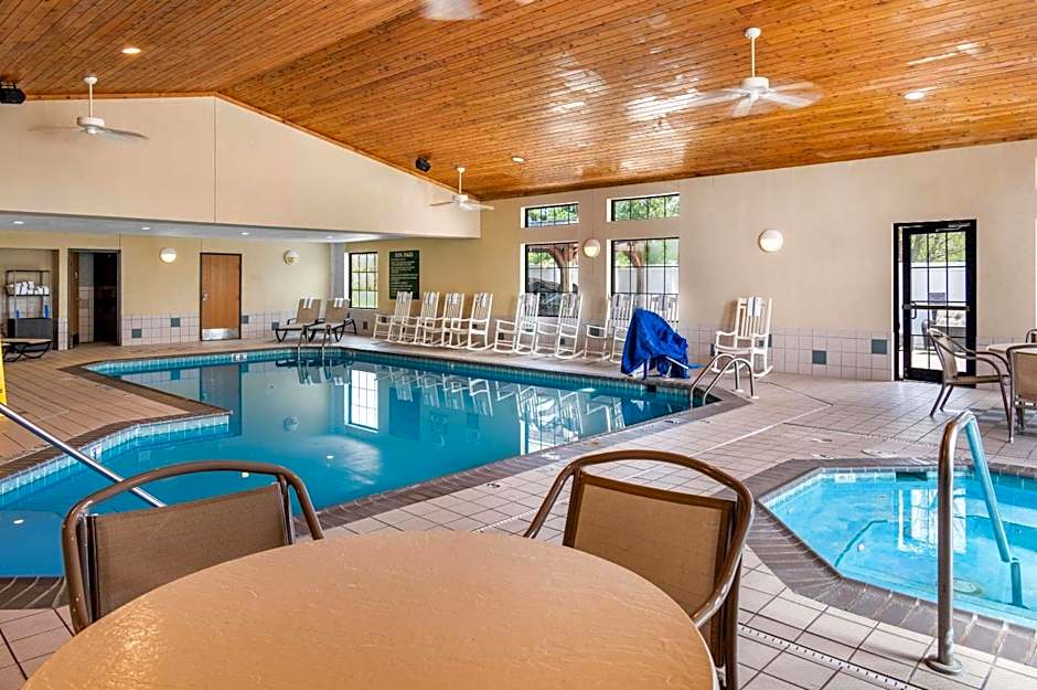 White Pine Inn & Suites