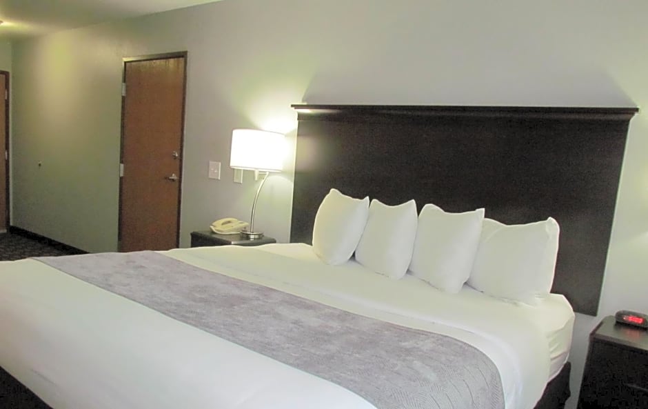 Oak Hill Inn & Suites