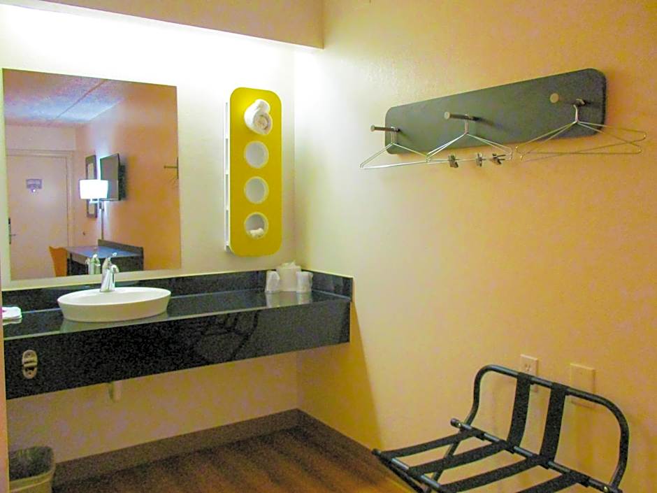 Motel 6-Memphis, TN - Downtown