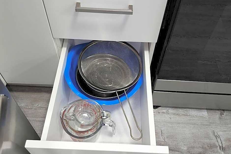 QUIET & COZY MODERN SUITE CLOSE TO RCMP