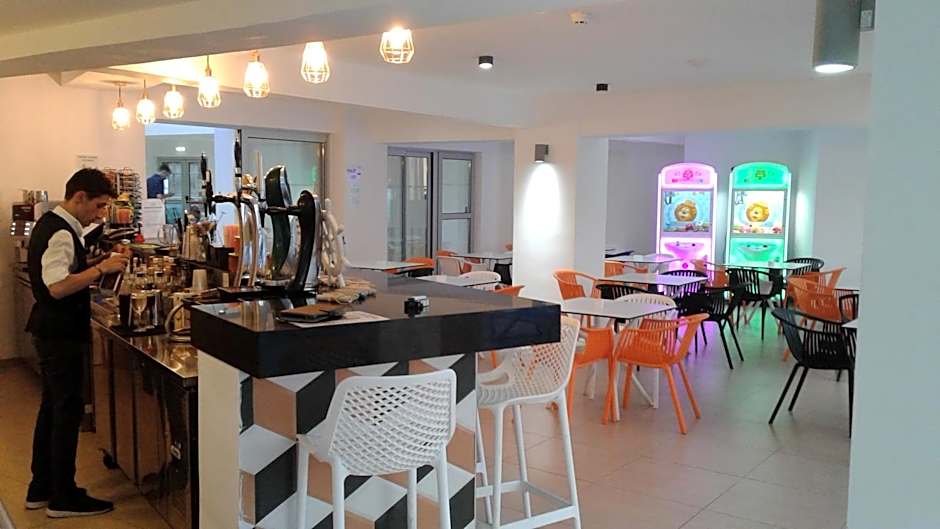 Captain Pier Hotel