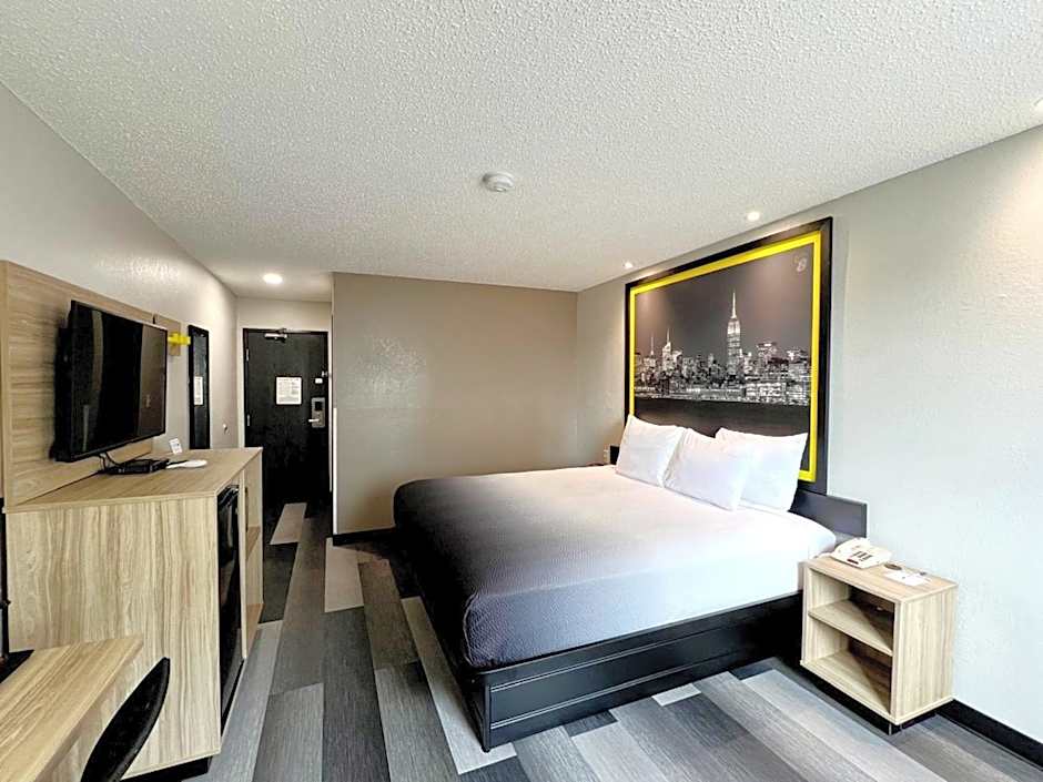 Super 8 by Wyndham Cedar Rapids