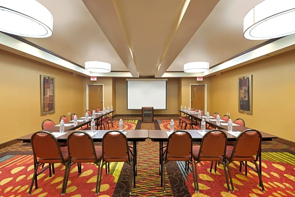 Holiday Inn Express Suites Little Rock West, an IHG Hotel