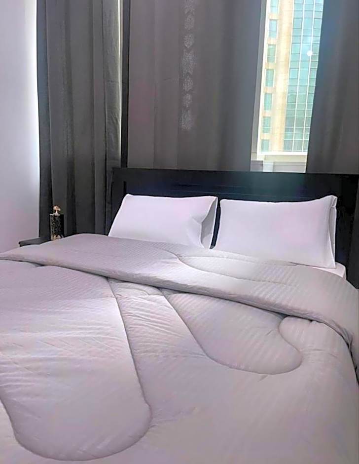 MBZ - New Fabulous Room in Unique Flat