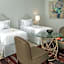 Room & Vespa Suite 4