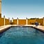 La Quinta Inn & Suites by Wyndham Mercedes Outlet Mall