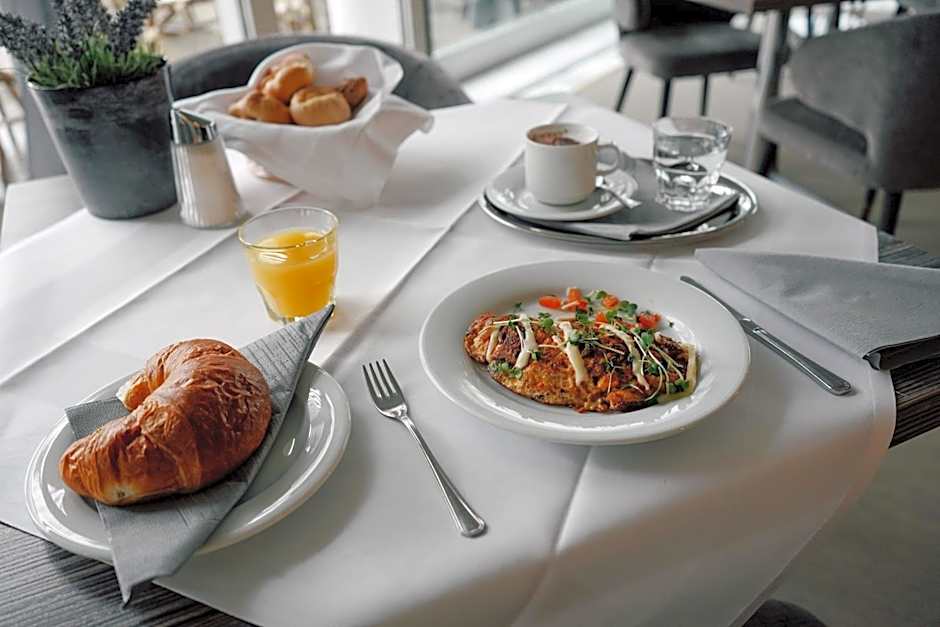 EVENTHOTEL PYRAMIDE & CONGRESS CENTER