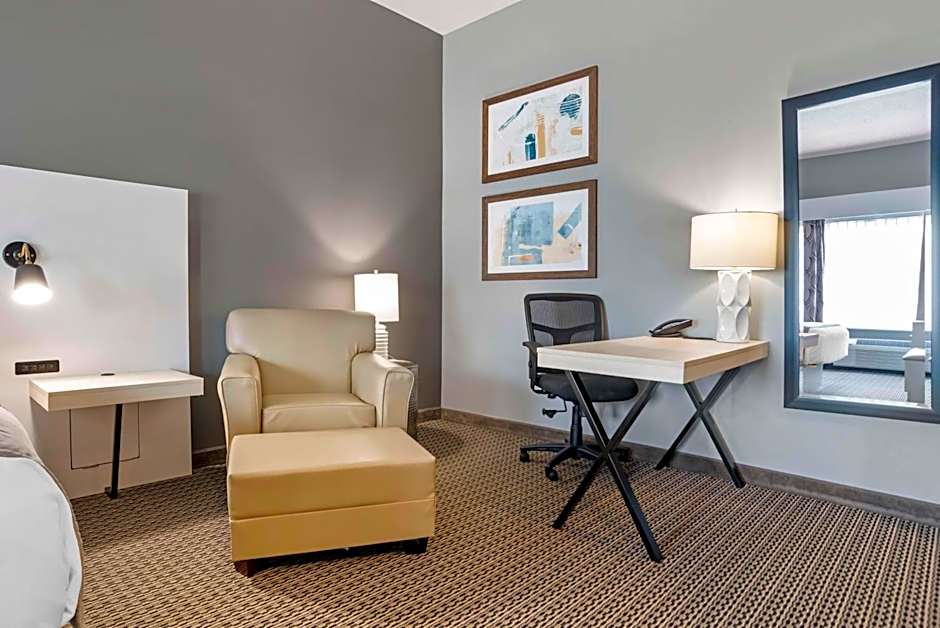 Best Western Plus Two Rivers Hotel & Suites