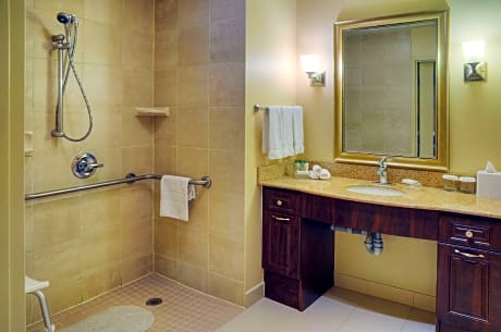 1 Kng Mobility/Hearing Access Ri Shwr Ste Nsmk