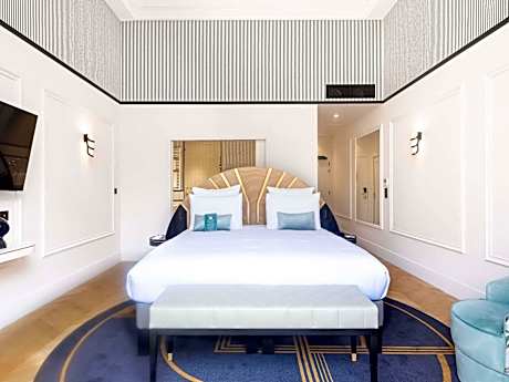 Double Junior Suite on the ground floor with a terrace and private pool