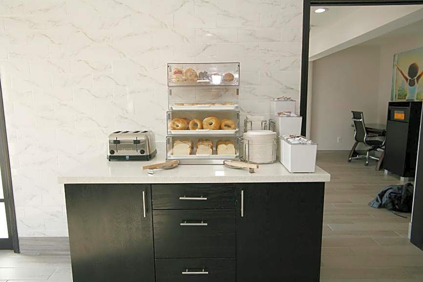 La Quinta Inn & Suites by Wyndham Des Moines West Clive