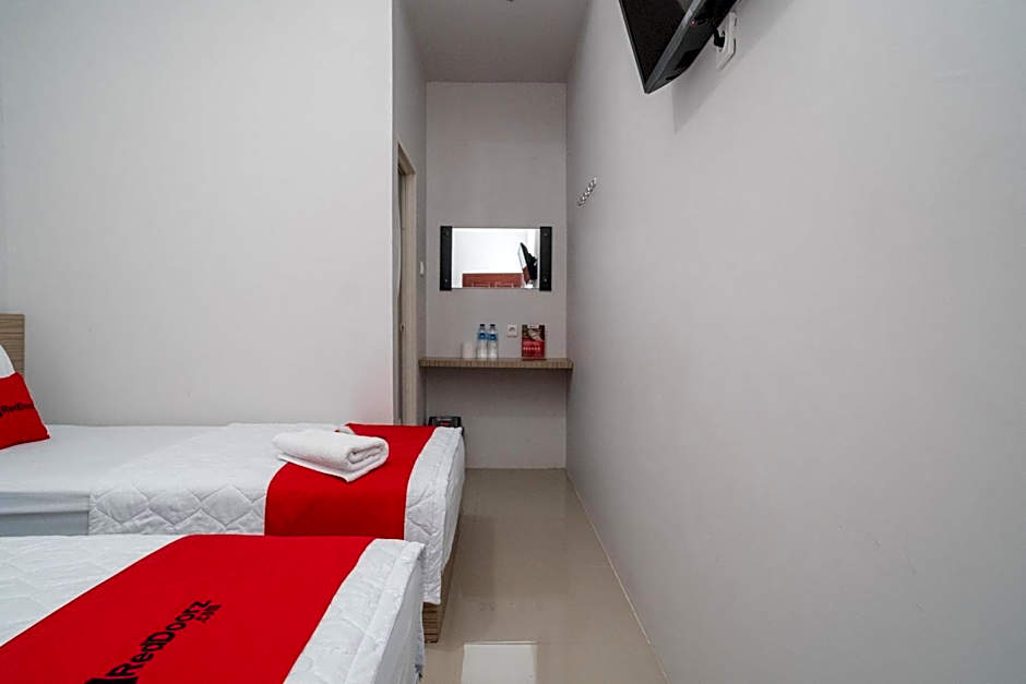 RedDoorz Syariah near Jalan Ahmad Yani Banjarmasin 3