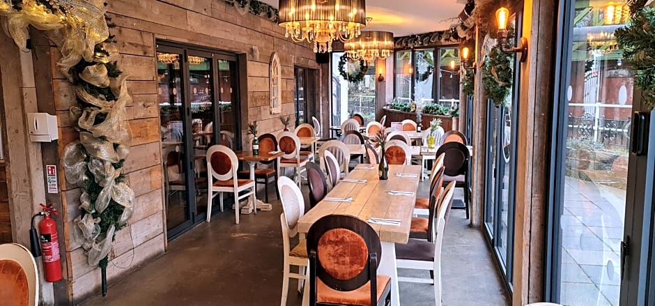 The Waterside Bar, Rooms & Restaurant